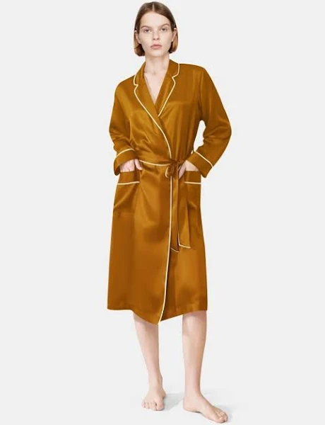 Silk Robe: Luxurious Style
